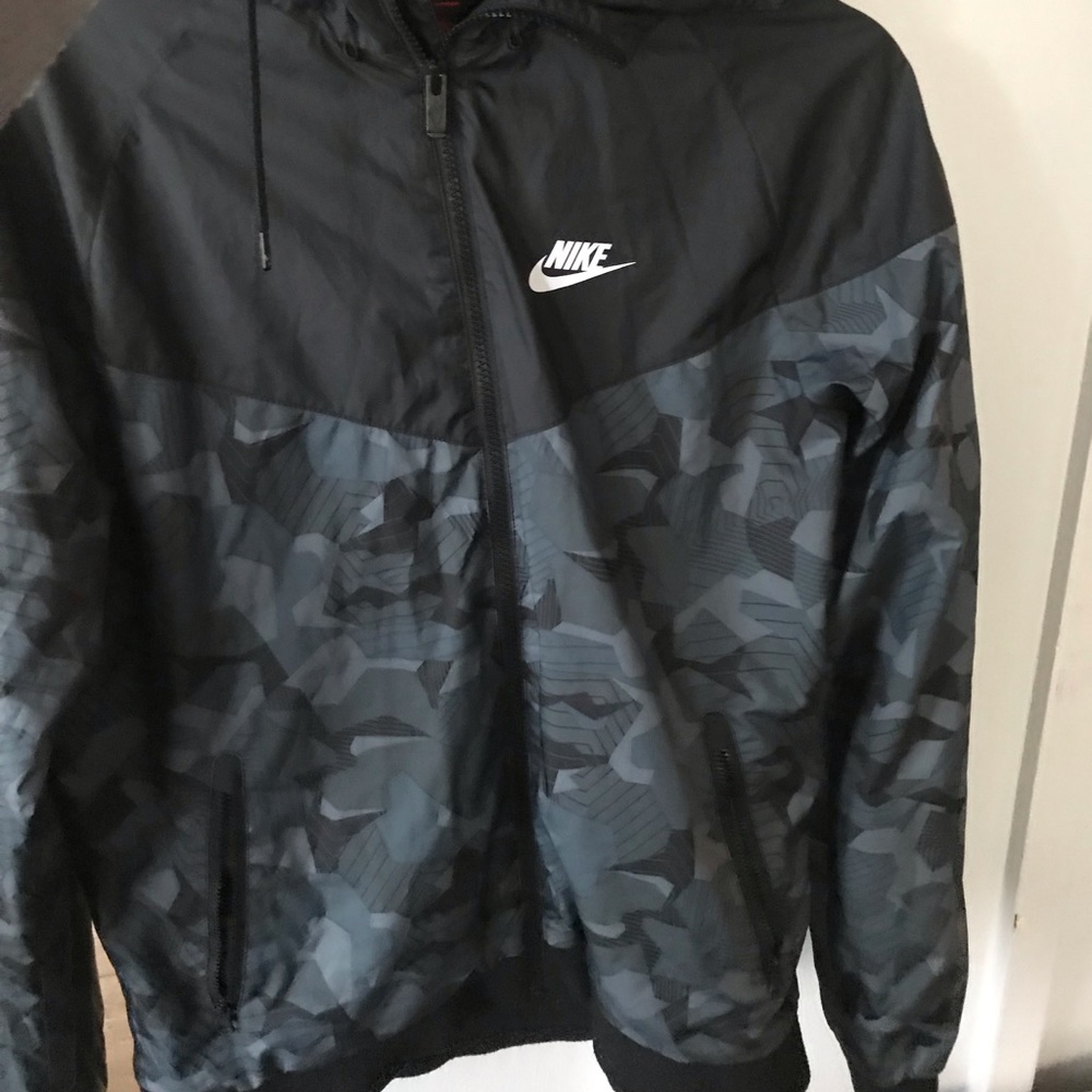 NIKE WINDBREAKER